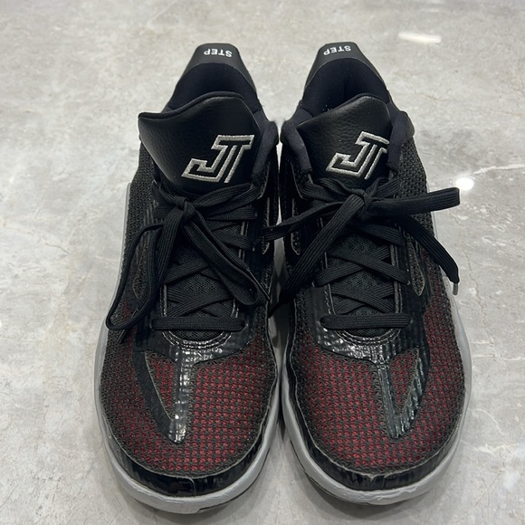 Indoor JT Basketball Shoes - Size 7Y - Picture 2 of 8